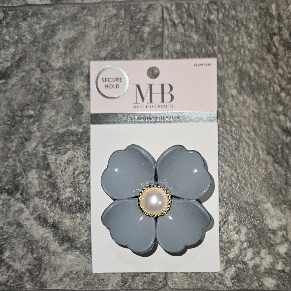 Must Have Beauty Acrylic Gray Flower Hair Claw Clip BNIB